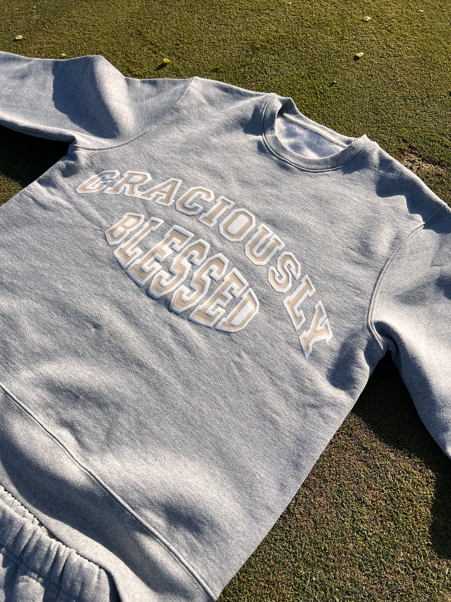 Gris et Crème Crewneck